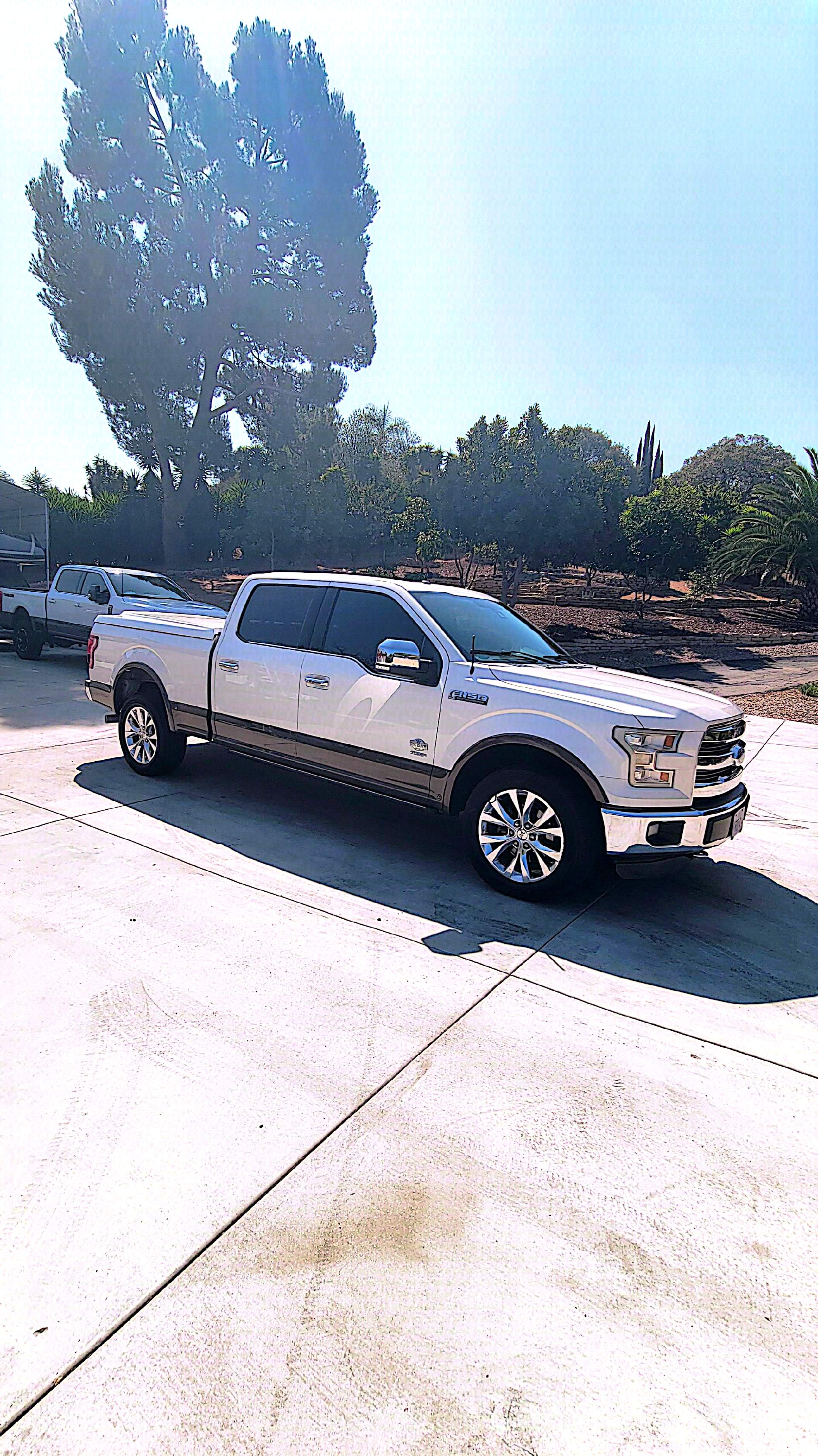 Used 2015 Ford F150 King Ranch w/ Equipment Group 601A Luxury AWD/4WD image 9