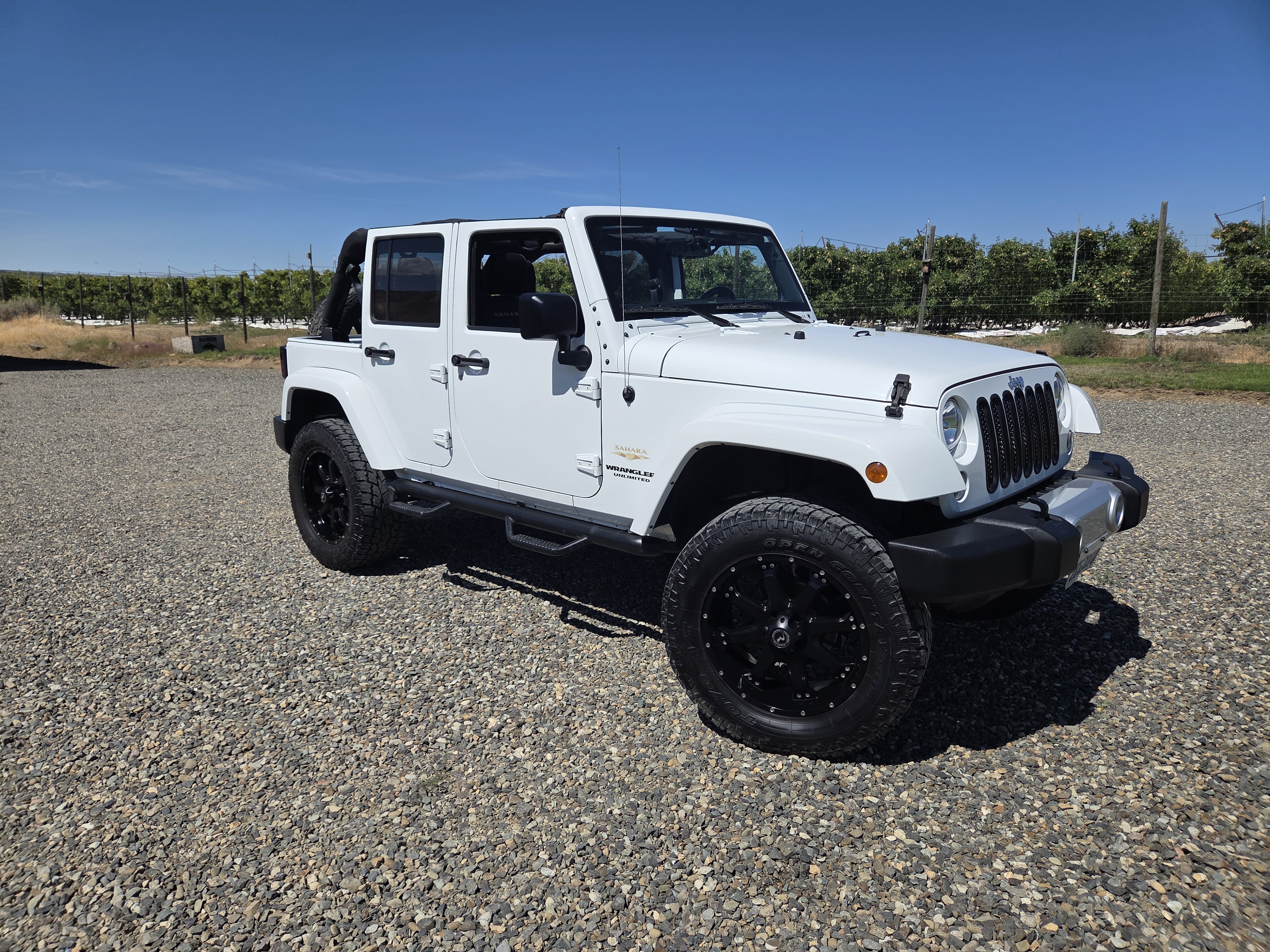 Used 2015 Jeep Wrangler Unlimited Sahara w/ Connectivity Group AWD/4WD image 1