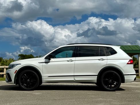 Used 2022 Volkswagen Tiguan SE R-Line image 4