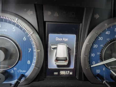 Used 2017 Toyota Sienna XLE w/ XLE Navigation Package image 11