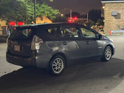 Used 2012 Toyota Prius V Five image 4