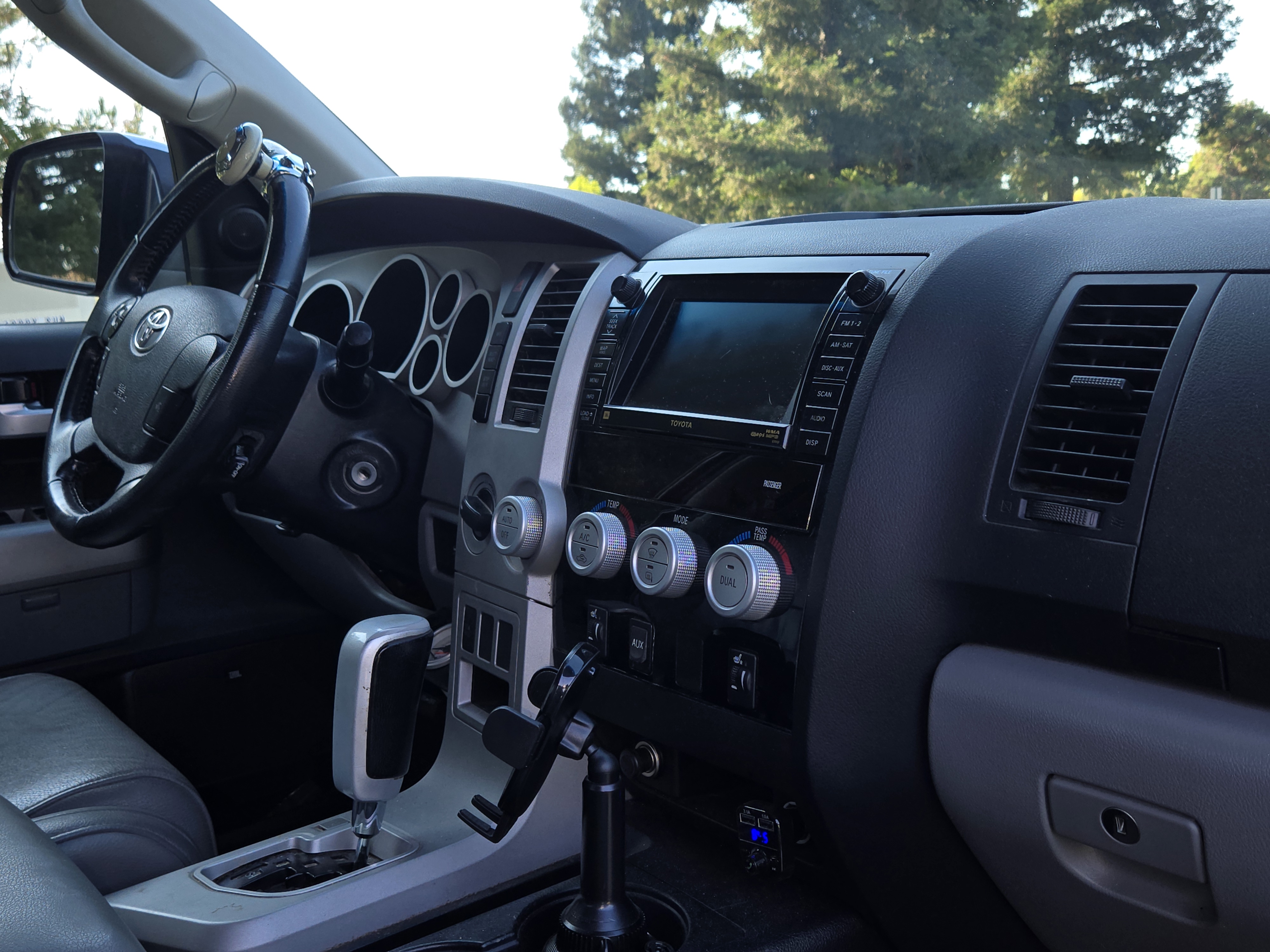 Used 2007 Toyota Tundra Limited w/ TRD Off-Road Pkg AWD/4WD image 9
