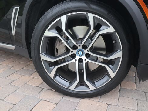 Used 2023 BMW X5 xDrive45e w/ Parking Assistance Package AWD/4WD image 11