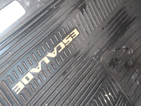 Used 2010 Cadillac Escalade ESV Premium image 17