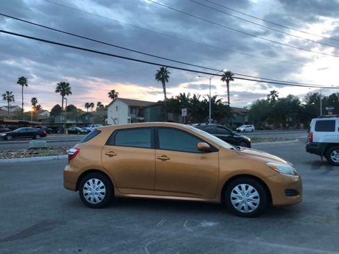 Used 2009 Toyota Matrix XR image 2