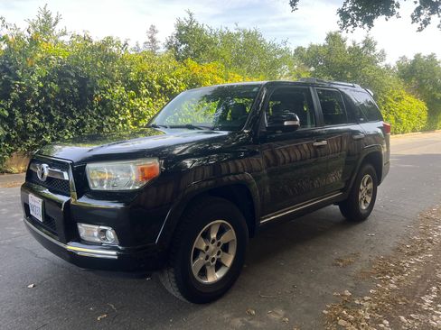 Used 2010 Toyota 4Runner SR5 image 9