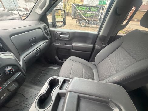 Used 2021 Chevrolet Silverado 2500 Custom w/ Custom Value Package image 19