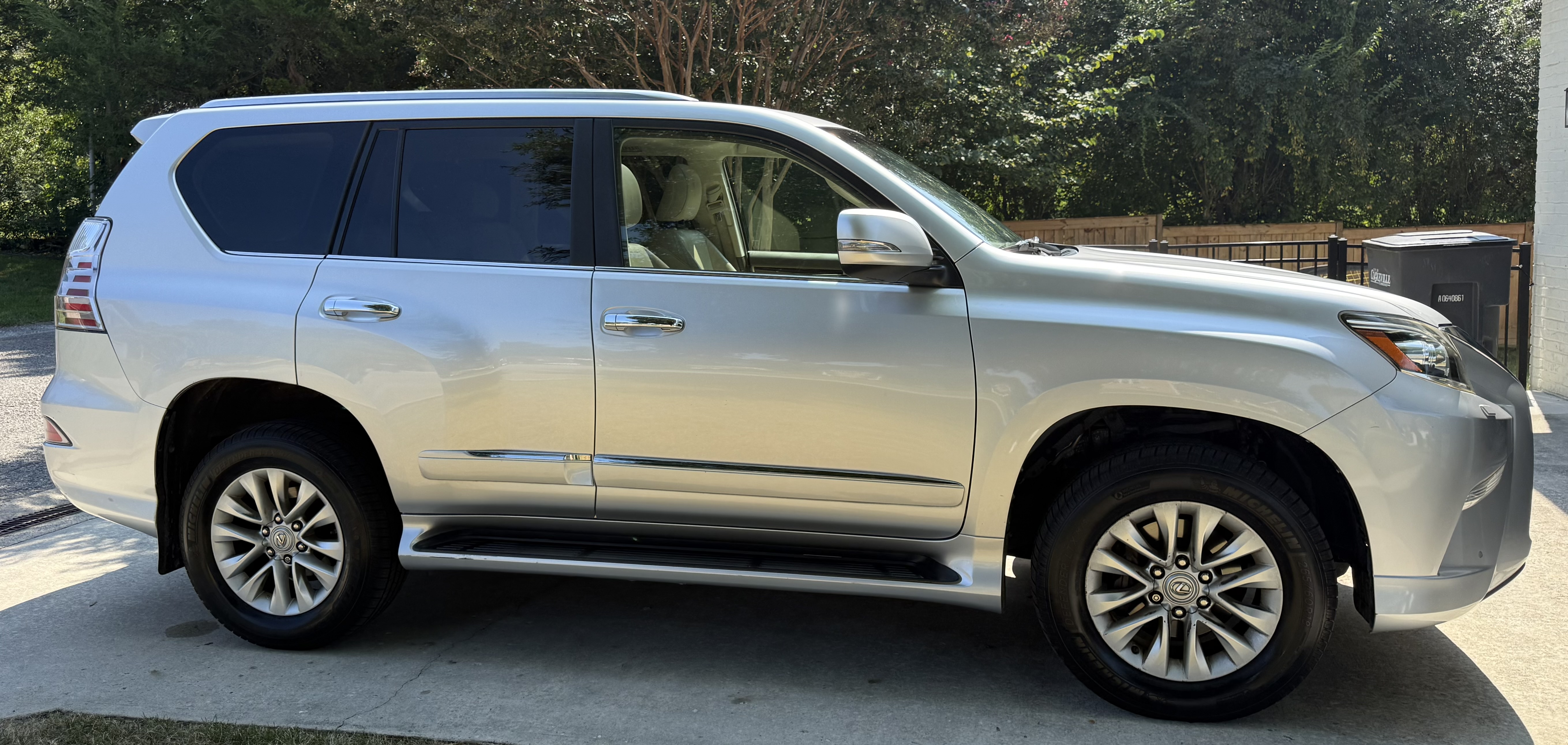Used 2015 Lexus GX 460 w/ Premium Package AWD/4WD image 8