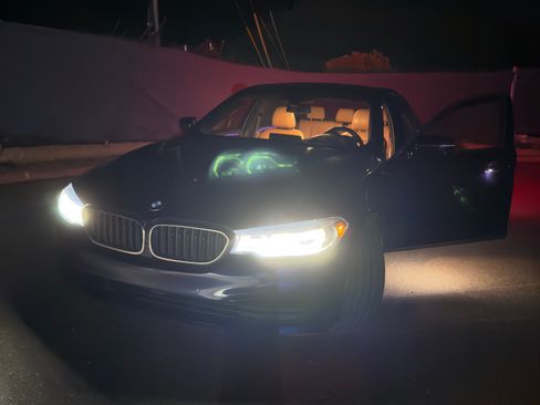 Used 2020 BMW 530e w/ M Sport Package image 11