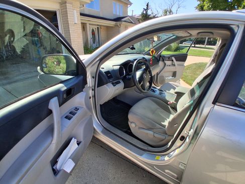 Used 2012 Toyota Highlander SE w/ Tow Pkg image 14