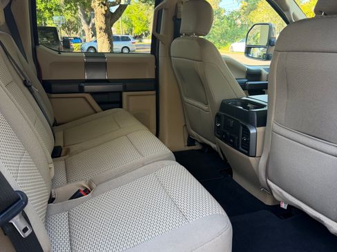 Used 2020 Ford F250 XLT w/ XLT Premium Package image 11