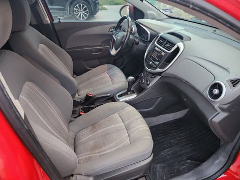 Used 2018 Chevrolet Sonic LT w/ Convenience Package image 8