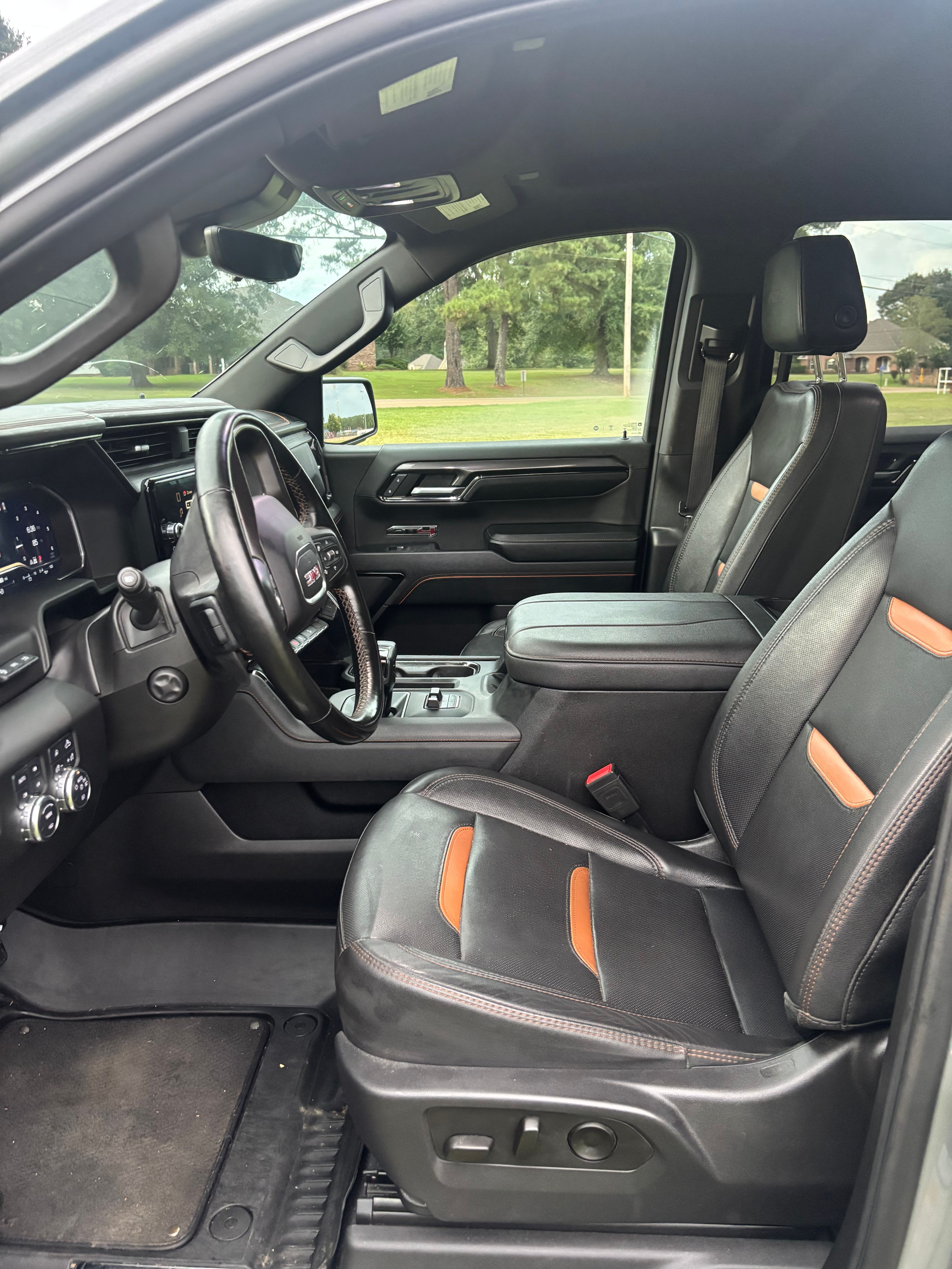 Used 2023 GMC Sierra 1500 AT4 w/ Technology Package AWD/4WD image 8