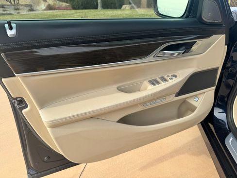 Used 2016 BMW 740i image 14