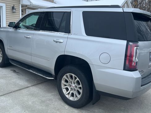 Used 2017 GMC Yukon SLT image 1