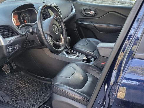 Used 2016 Jeep Cherokee Trailhawk w/ Comfort/Convenience Group image 9