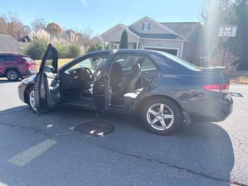Used 2004 Honda Accord EX image 5