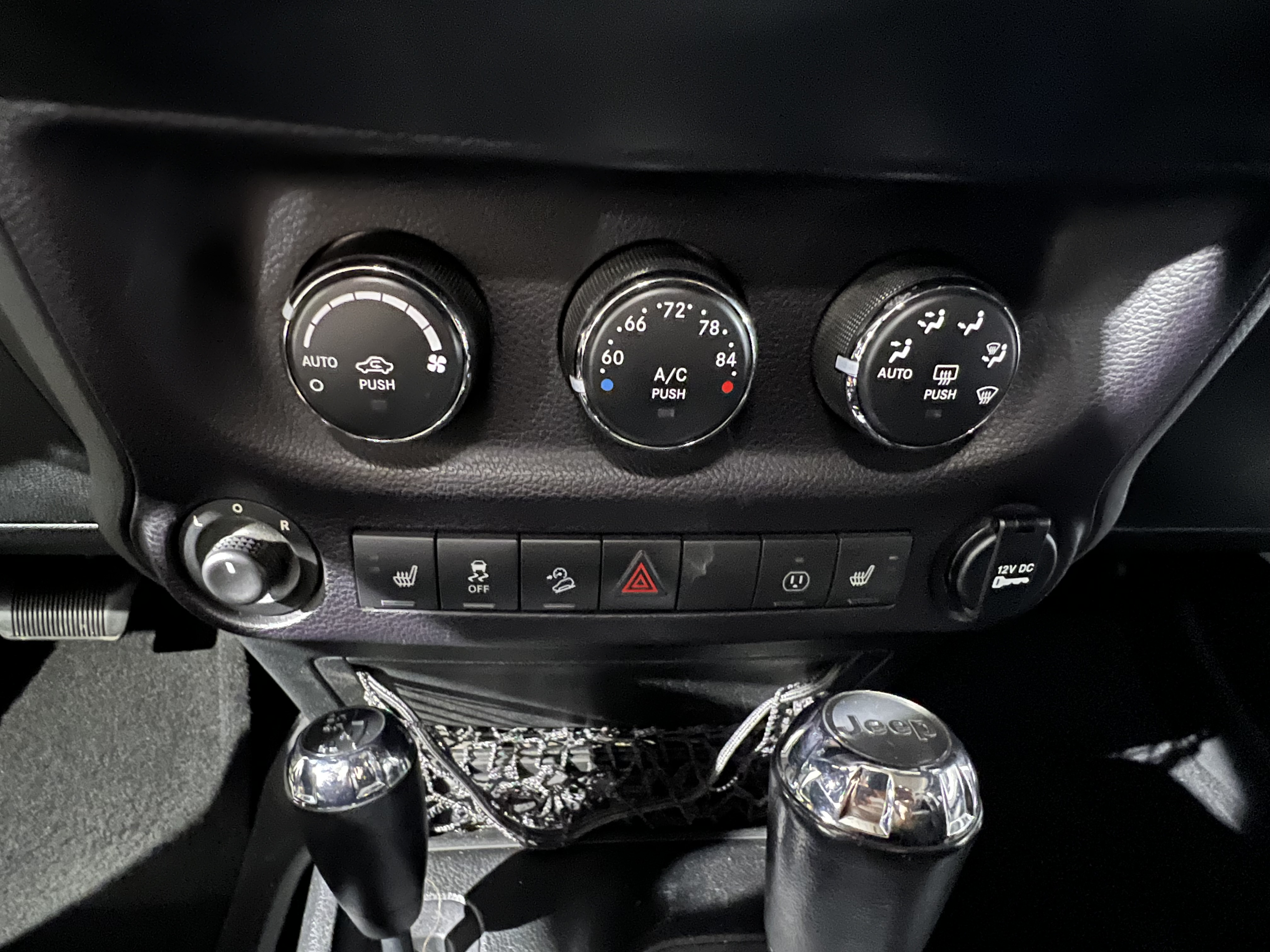 Used 2014 Jeep Wrangler Unlimited Rubicon w/ Connectivity Group AWD/4WD image 20