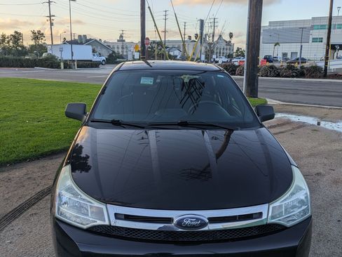 Used 2010 Ford Focus SE image 5