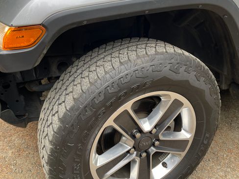 Used 2018 Jeep Wrangler Unlimited Sahara AWD/4WD image 20