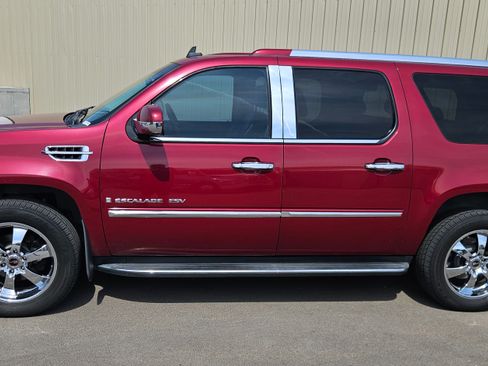 Used 2007 Cadillac Escalade ESV AWD w/ Information Package image 2