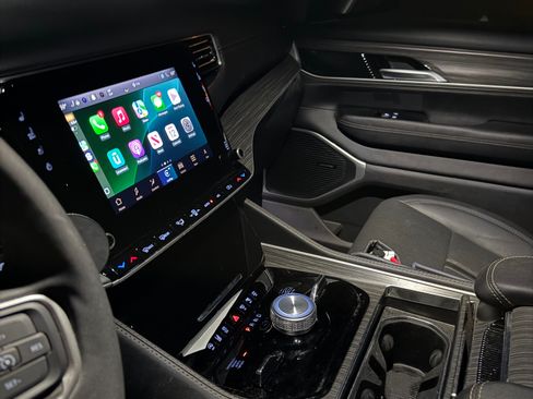 Used 2024 Jeep Wagoneer Series II w/ Convenience Group I image 6