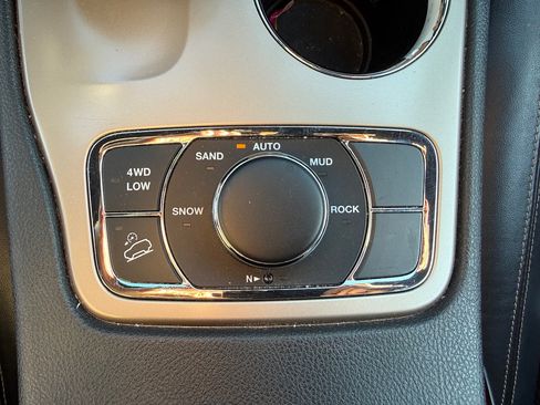 Used 2015 Jeep Grand Cherokee Limited w/ Trailer Tow Group IV image 11