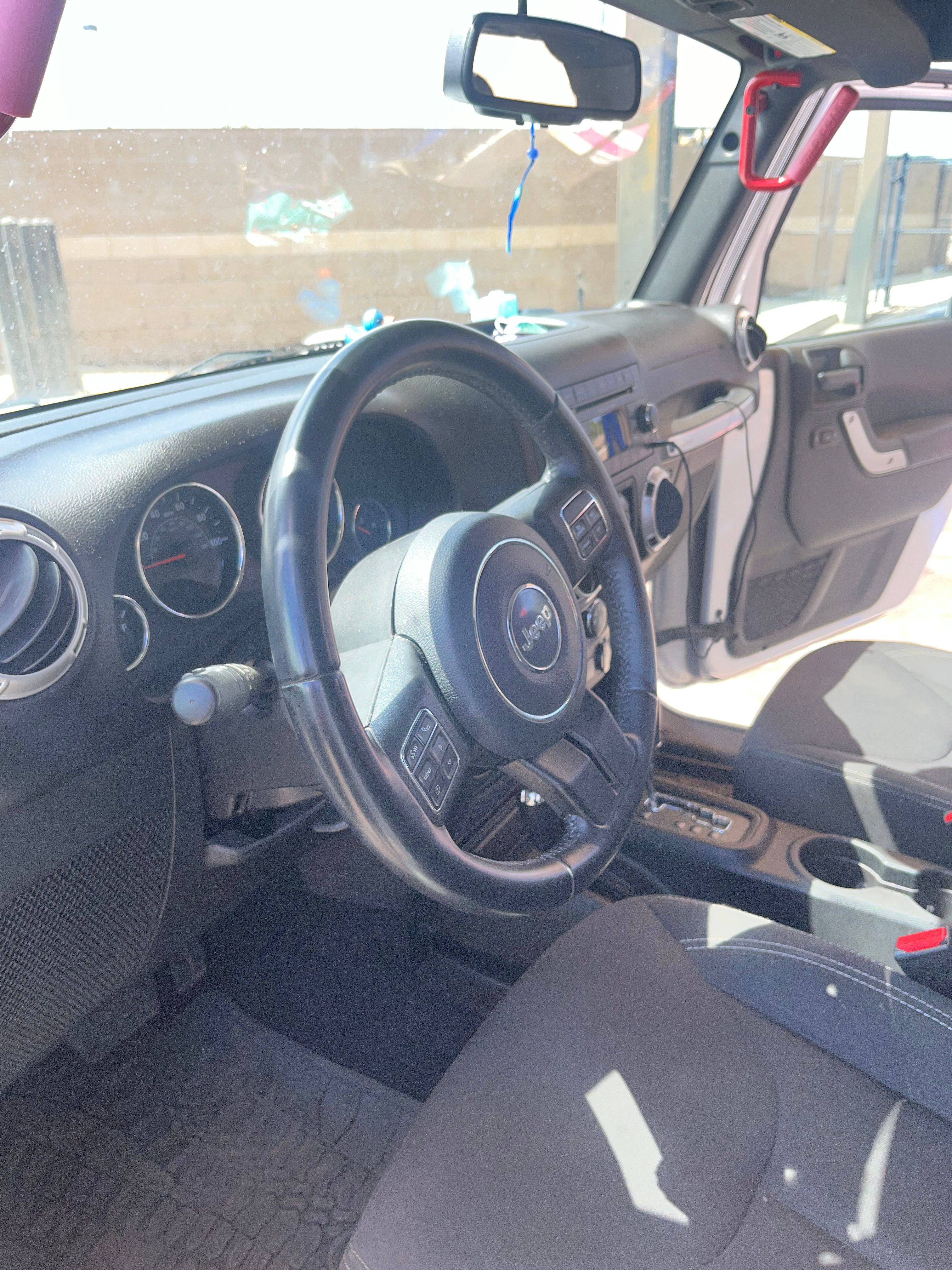Used 2017 Jeep Wrangler Unlimited Sahara w/ Connectivity Group AWD/4WD image 15