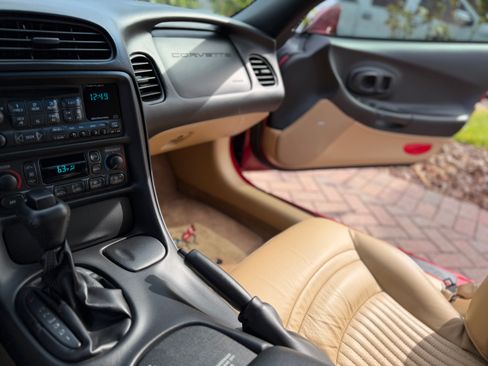 Used 2004 Chevrolet Corvette Convertible w/ Preferred Equipment Group image 4