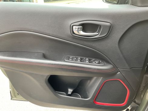 Used 2020 Jeep Compass Trailhawk image 16