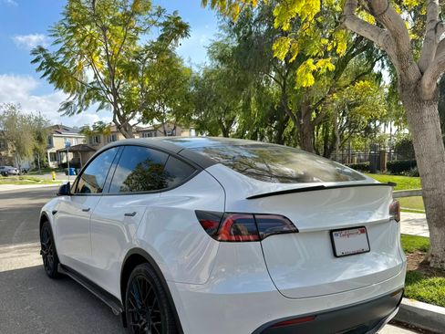 Used 2021 Tesla Model Y 2WD image 4