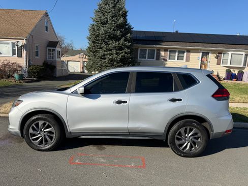 Used 2017 Nissan Rogue S image 5
