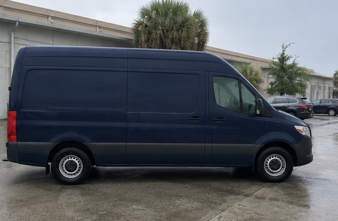 Used 2021 Mercedes-Benz Sprinter 2500 image 2
