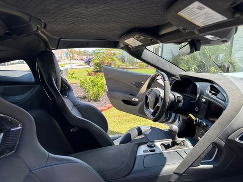 Used 2018 Chevrolet Corvette Z06 w/ Carbon 65 Edition RWD image 21