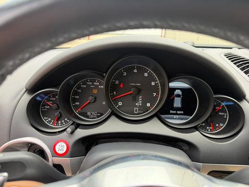 Used 2017 Porsche Cayenne AWD/4WD image 4