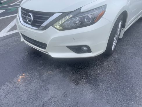 Used 2016 Nissan Altima 3.5 SL w/ 3.5 Technology Package FWD image 5