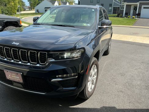 Used 2023 Jeep Grand Cherokee Limited AWD/4WD image 4