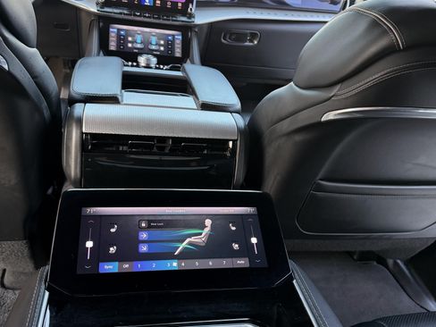 Used 2023 Jeep Grand Wagoneer L Series II w/ Premium Group II image 19