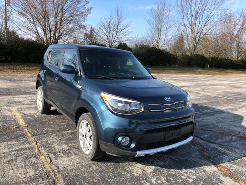 Used 2017 Kia Soul + FWD image 5