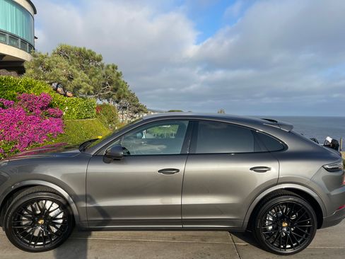 Used 2020 Porsche Cayenne Turbo image 1
