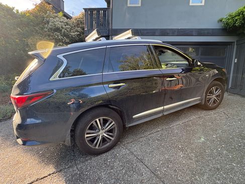Used 2017 INFINITI QX60 AWD w/ Premium Plus Package image 2