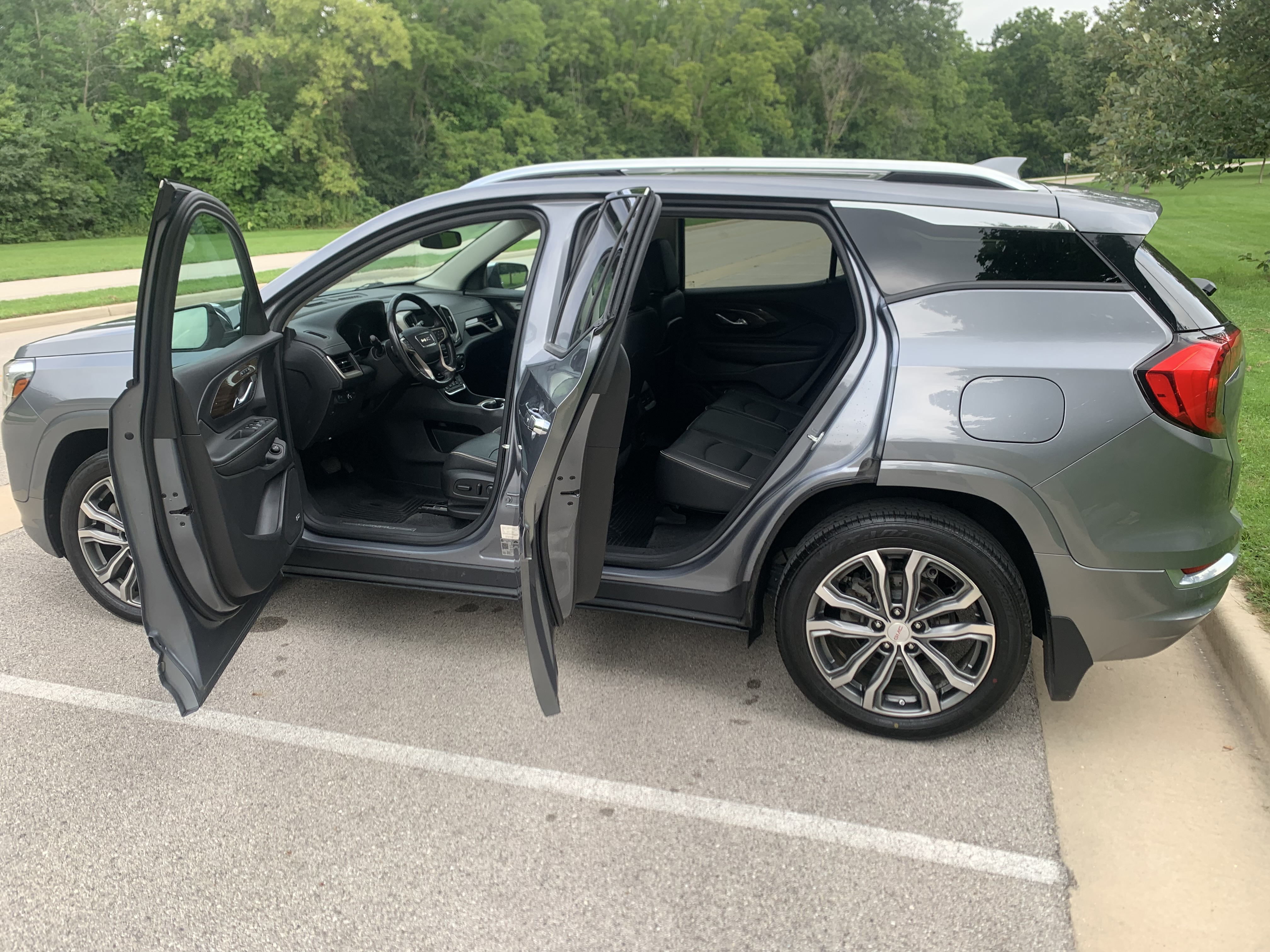 Used 2019 GMC Terrain Denali w/ GMC Pro Grade Package AWD/4WD image 15
