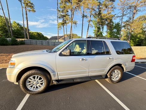 Used 2014 Ford Expedition XLT AWD/4WD image 2