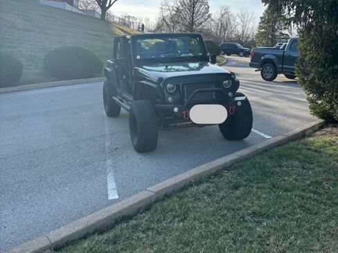 Used 2008 Jeep Wrangler Unlimited Sahara w/ Dual Top Group image 5