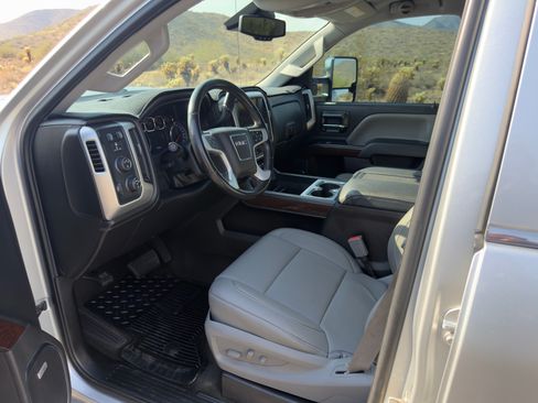 Used 2015 GMC Sierra 2500 SLT w/ Duramax Plus Package AWD/4WD image 9