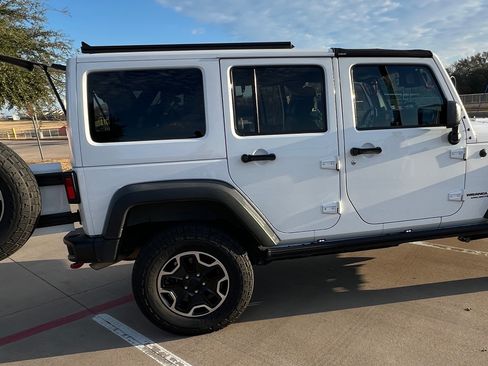 Used 2016 Jeep Wrangler Unlimited Rubicon image 9