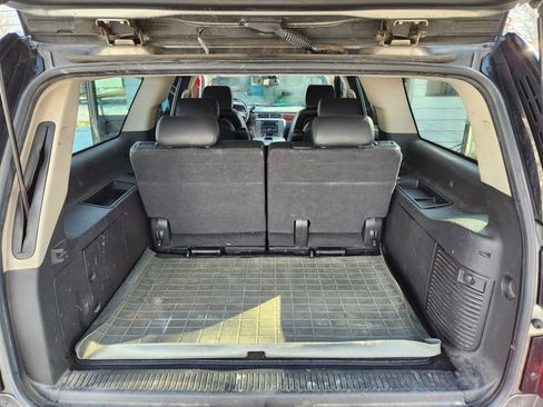 Used 2008 GMC Yukon XL SLT w/ SLT Preferred Equipment Group image 2