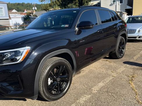 Used 2025 Volkswagen Atlas Cross Sport SEL R-Line image 15