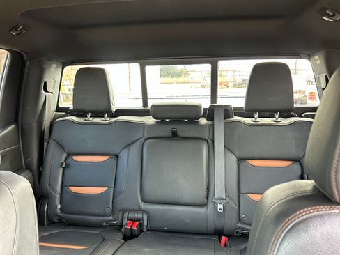 Used 2022 GMC Sierra 1500 AT4 w/ AT4 Premium Package image 6