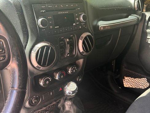 Used 2018 Jeep Wrangler Unlimited Sport AWD/4WD image 11